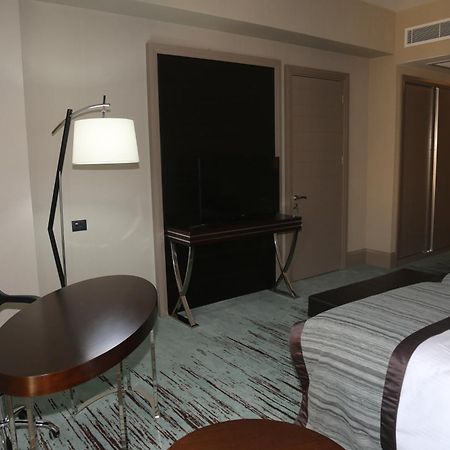 Hotel Ramada By Wyndham İskenderun Exterior foto