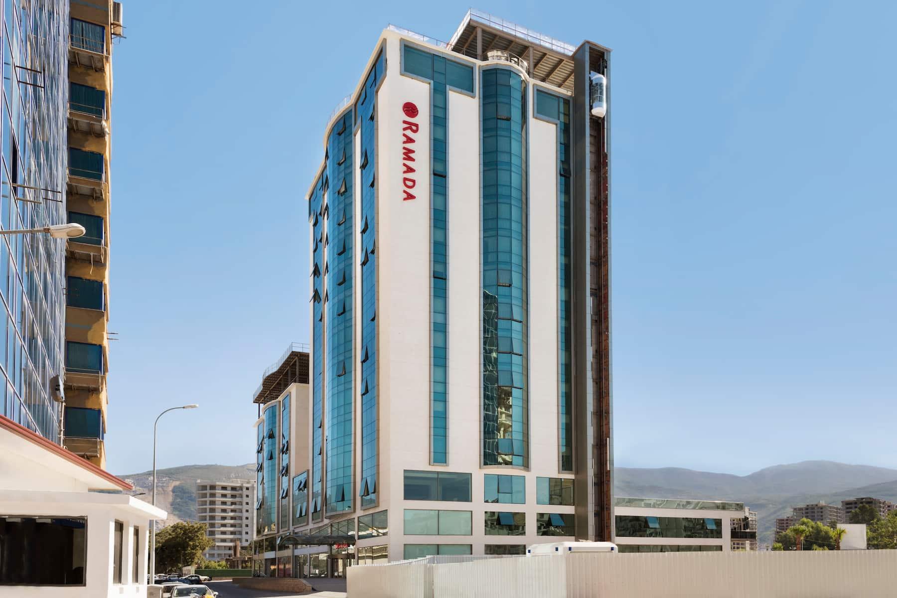 Hotel Ramada By Wyndham İskenderun Exterior foto