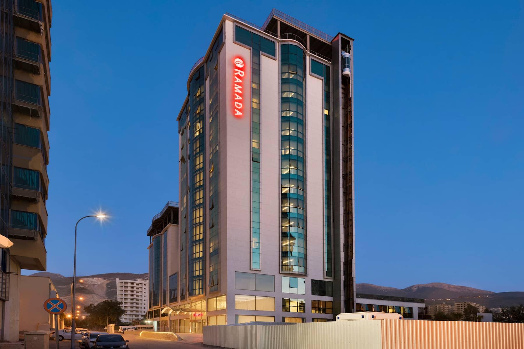 Hotel Ramada By Wyndham İskenderun Exterior foto
