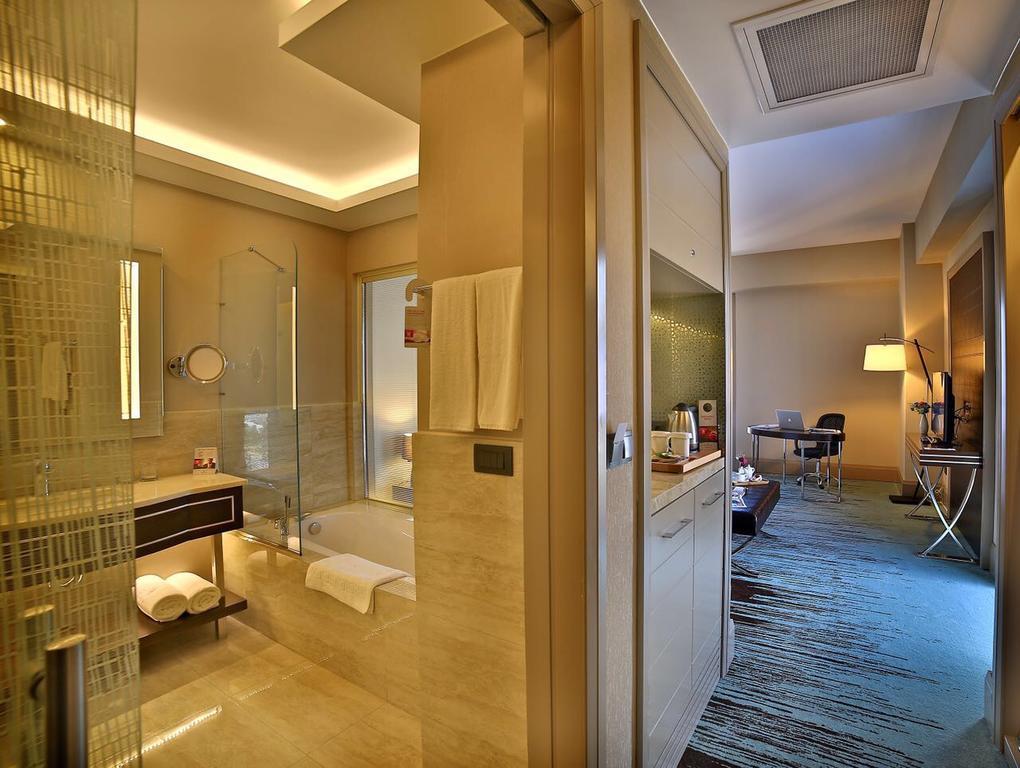 Hotel Ramada By Wyndham İskenderun Exterior foto